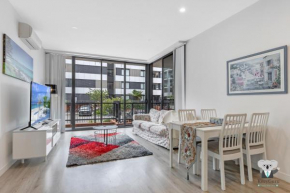 KOZYGURU Penrith Cosy 2BED 2BATH APT + FREE Parking NPE081